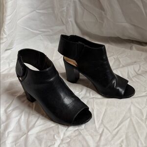 Massini Black Open-Toe Heels